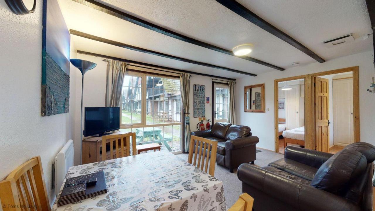 01 Tudor Court, Tolroy Manor 헤일 외부 사진